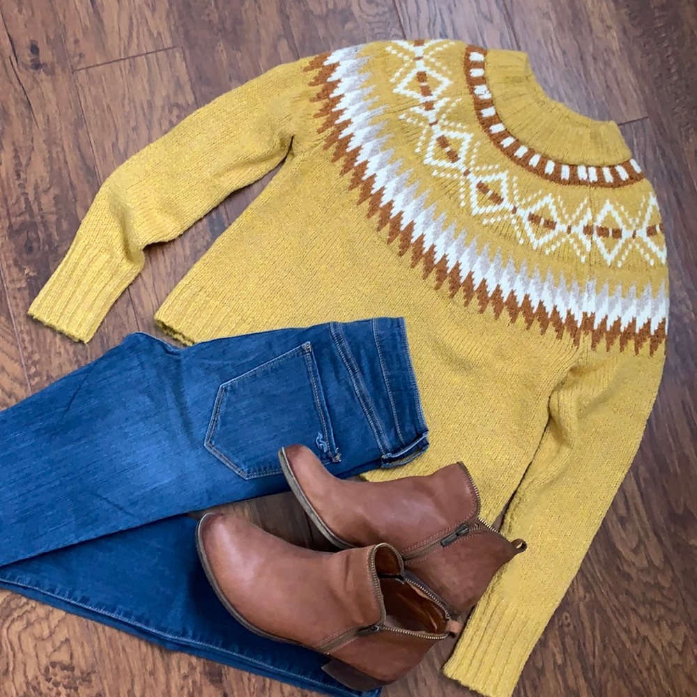 American Eagle Outfitters Sweater